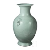 Gro&szlig;e Seladon-Vase, China, wohl 19. Jhdt.