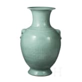 Gro&szlig;e Seladon-Vase, China, wohl 19. Jhdt.