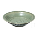 Longquan-Seladon-Schale mit Zwillingsfischen, wohl s&uuml;dliche Song-Dynastie (1127 - 1279)