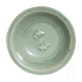 Longquan-Seladon-Schale mit Zwillingsfischen, wohl s&uuml;dliche Song-Dynastie (1127 - 1279)