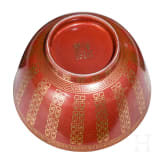Korallenrot glasierte Schale mit Gl&uuml;ckssymbolen, China, wohl sp&auml;tes 19./Anfang 20. Jhdt.