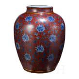 Sehr gro&szlig;e Vase mit Lotusbl&uuml;ten, China, wohl sp&auml;te Ming-Dynastie