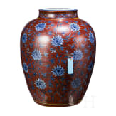 Sehr gro&szlig;e Vase mit Lotusbl&uuml;ten, China, wohl sp&auml;te Ming-Dynastie
