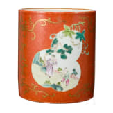 Korallenrot glasierter Famille-rose-Pinseltopf, China, wohl sp&auml;tes 19. Jhdt.