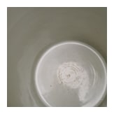 Korallenrot glasierter Famille-rose-Pinseltopf, China, wohl sp&auml;tes 19. Jhdt.