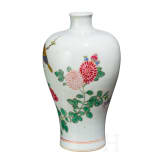 Famille-rose-Meiping-Vase mit Vogel und Bl&uuml;ten, China, wohl Yongzheng-Periode