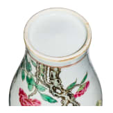 Famille-rose-Meiping-Vase mit Vogel und Bl&uuml;ten, China, wohl Yongzheng-Periode