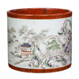 Gro&szlig;er Famille-rose-Pinseltopf in Holzoptik, China, wohl sp&auml;tes 19./Anfang 20. Jhdt.