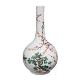 Famille-verte-Langhalsvase mit Vogel- und Blumendekor, China, wohl Kangxi-Periode