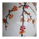 Famille-verte-Langhalsvase mit Vogel- und Blumendekor, China, wohl Kangxi-Periode