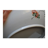Zwei gro&szlig;e Famille-verte-Teller mit fig&uuml;rlichem Dekor, China, wohl Kangxi-Periode (18. Jhdt.)