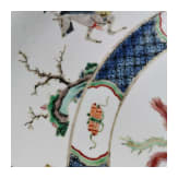 Zwei gro&szlig;e Famille-verte-Teller mit fig&uuml;rlichem Dekor, China, wohl Kangxi-Periode (18. Jhdt.)