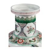 Gro&szlig;e Famille-verte-Vase mit Soldaten, China, 19./20. Jhdt.