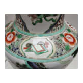 Gro&szlig;e Famille-verte-Vase mit Soldaten, China, 19./20. Jhdt.
