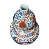 Doppelk&uuml;rbis-Wucai-Vase mit Jiajing-Sechszeichenmarke, China, 20. Jhdt.