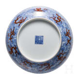 Teller mit Drachen und Qianlong-Sechszeichenmarke, China, wahrscheinlich aus dieser Zeit