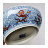 Teller mit Drachen und Qianlong-Sechszeichenmarke, China, wahrscheinlich aus dieser Zeit
