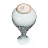 Birnenf&ouml;rmige blau-wei&szlig;e Vase (Ping) mit Drache, China, wohl Yuan-Dynastie