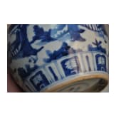 Blau-wei&szlig;e Vase mit fig&uuml;rlicher Szene mit Wanli-Sechszeichenmarke, China, wahrscheinlich aus dieser Zeit (1572 - 1620)