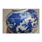 Blau-wei&szlig;e Vase mit fig&uuml;rlicher Szene mit Wanli-Sechszeichenmarke, China, wahrscheinlich aus dieser Zeit (1572 - 1620)