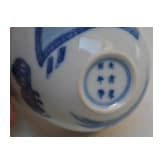 Blau-wei&szlig;es Koppchen mit erotischer Darstellung und Kangxi-Marke, wohl aus dieser Zeit (18. Jhdt.)