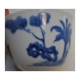 Blau-wei&szlig;es Koppchen mit erotischer Darstellung und Kangxi-Marke, wohl aus dieser Zeit (18. Jhdt.)