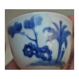 Blau-wei&szlig;es Koppchen mit erotischer Darstellung und Kangxi-Marke, wohl aus dieser Zeit (18. Jhdt.)