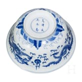 Blau-wei&szlig;e Schale mit Drachen, China, wohl Kangxi-Periode