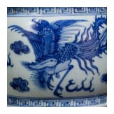 Gro&szlig;e blau-wei&szlig;e Gu-Vase mit Ph&ouml;nixen und Drachen, China, wohl Kangxi-Periode (Anfang 18. Jhdt.)