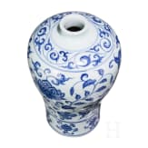 Blau-wei&szlig;e Meiping-Vase im Ming-Stil, China, wahrscheinlich 19./20. Jhdt.