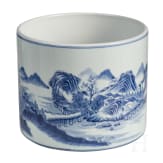 Gro&szlig;er blau-wei&szlig;er Pinseltopf mit Berglandschaft, China, 19./20. Jhdt.