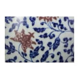 Gro&szlig;e blau-wei&szlig;e Vase mit kupferroten Lotusbl&uuml;ten, China, wohl Qianglong-Periode