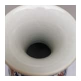 Gro&szlig;e blau-wei&szlig;e Vase mit kupferroten Lotusbl&uuml;ten, China, wohl Qianglong-Periode