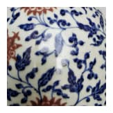 Gro&szlig;e blau-wei&szlig;e Vase mit kupferroten Lotusbl&uuml;ten, China, wohl Qianglong-Periode