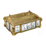 Ormolu-Schreibtischset mit chinesischen Porzellanplaketten, Frankreich, um 1800
