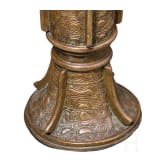 Archaische Gu-Vase aus vergoldeter Bronze, China, Ming-Dynastie, 15./16. Jhdt.