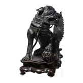 Massiver bronzener Weihrauchbrenner in Form eines W&auml;chterl&ouml;wen, China, Qing-Dynastie, 18. Jhdt.