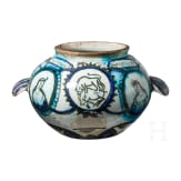 Wei&szlig;-blaue Qajar-Vase, Persien, 19. Jhdt.