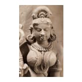 Sandsteinfigur einer weiblichen Gottheit (Dewi Sri?), Indien, wohl 18./19. Jhdt.