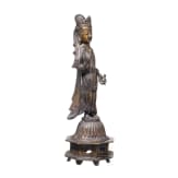 Vergoldete Bronzestatuette Avalokiteshvaras, Korea, Vereinigtes Silla (668 - 935)