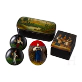 Lack-Manschettenkn&ouml;pfe, Brosche, Briefmarkendose und Schnupftabakdose, Danilowo, Nikolai Lukutin, 1876-82 (ein Teil), Ostaschkowo, Werkstatt Wischnjakow, 1877-82 (zwei Teile)