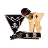 Koffer mit St&uuml;cken der Freimaurertracht, Ames Sword Company, Chicopee/Massachusetts, um 1900
