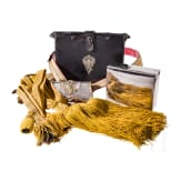 Kartusche, Ledertasche, Silberdose und Geh&auml;ngeteile