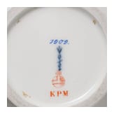 Kaiser Wilhelm II. - Teller, Teekanne und Sahnekanne aus dem Bordservice der kaiserlichen Yacht "S.M.Y. Hohenzollern", KPM Berlin