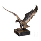 Gro&szlig;er Tischadler auf Steinsockel, 20. Jhdt.