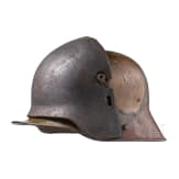 Stahlhelm M16 mit Tarnanstrich und Stirnschutzplatte