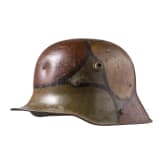 Stahlhelm M16 mit Tarnanstrich und Stirnschutzplatte