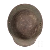 Stahlhelm M16 mit Tarnanstrich und Stirnschutzplatte