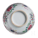 A Chinese famille rose bowl, 20th century