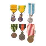 F&uuml;nf franz&ouml;sische und eine belgische Medaille